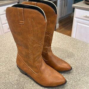 New without tags women’s western boots size 39/ 8 1/2.
